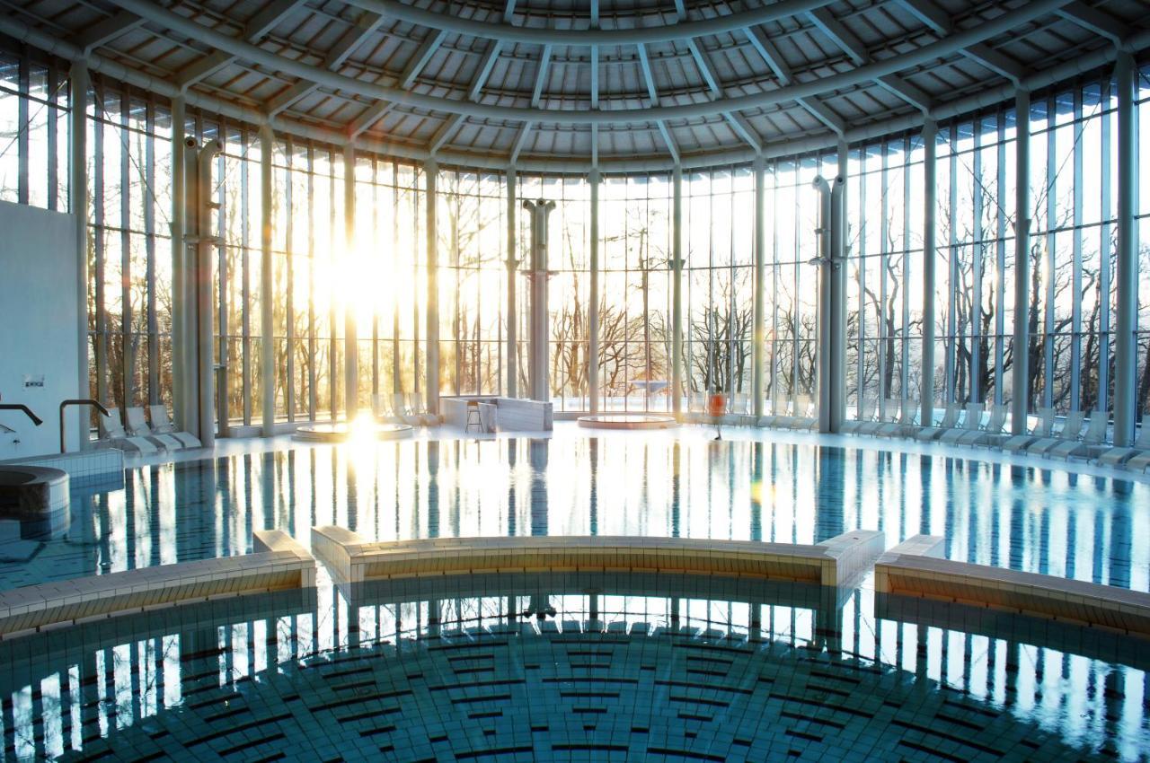 Les Thermes De Spa By La Cour De La Reine Hotel, Suites & Acces Gratuit Au Centre Thermal Экстерьер фото